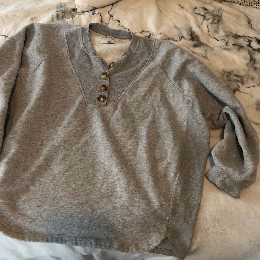 Urban crew neck sweatshirt with buttons